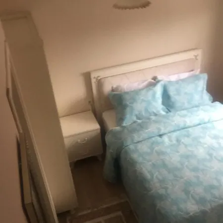 هيزار أبارت آند بنسيون 3*